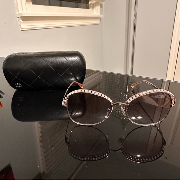 Chanel Pearl Sunglasses - Picture 1 of 9